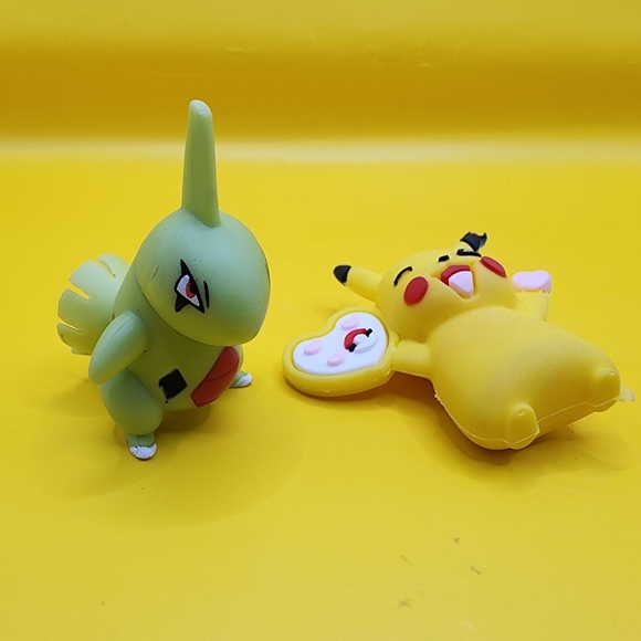 Pokemon Mixed Lot Larvitar Battle Figure & Pikachu - Picture 1 of 8